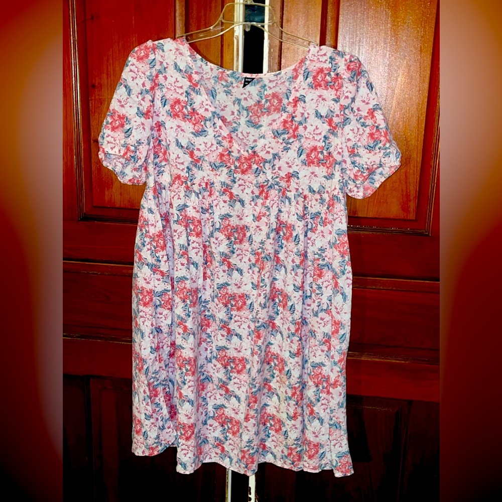 NWOT SHEIN White/Pink Floral Top.  Size XL